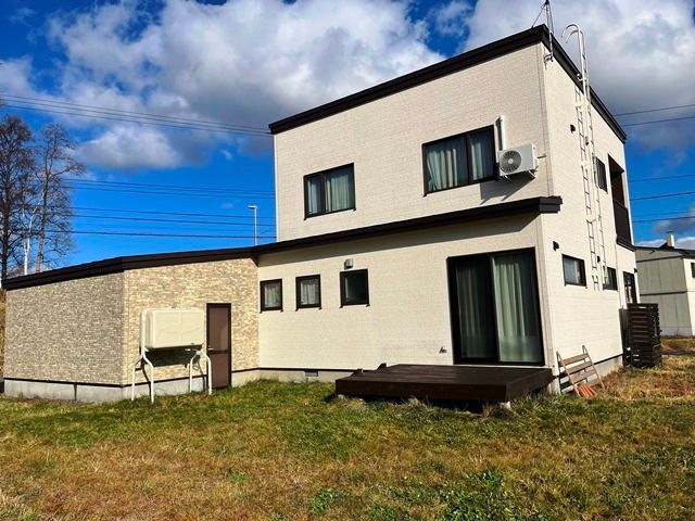 4LDK Modern Townhouse for Sale in Kutchan, Hokkaido - Thumbnail 2