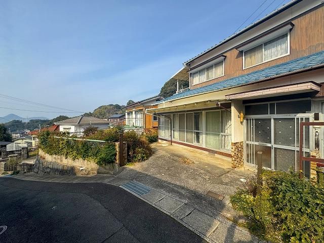 Land with Old House for Sale in Sasebo, Nagasaki - Thumbnail 3