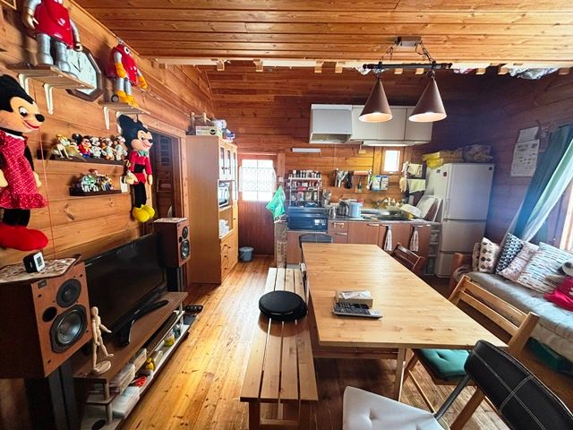 Hirafu Log House for Sale in Niseko with Hotel Business License - Thumbnail 3
