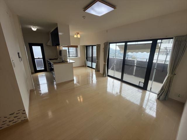 4LDK Corner Apartment with 3-Side Balcony in Nagasaki | 2280万 - Thumbnail 4