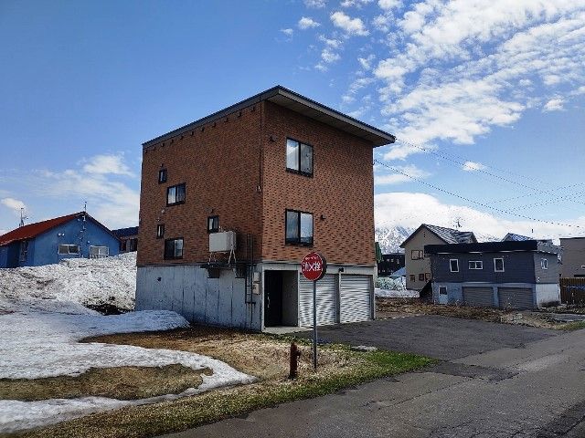 Kutchan Townhouse for Sale in Hokkaido with 328 sqm Land - Thumbnail 3