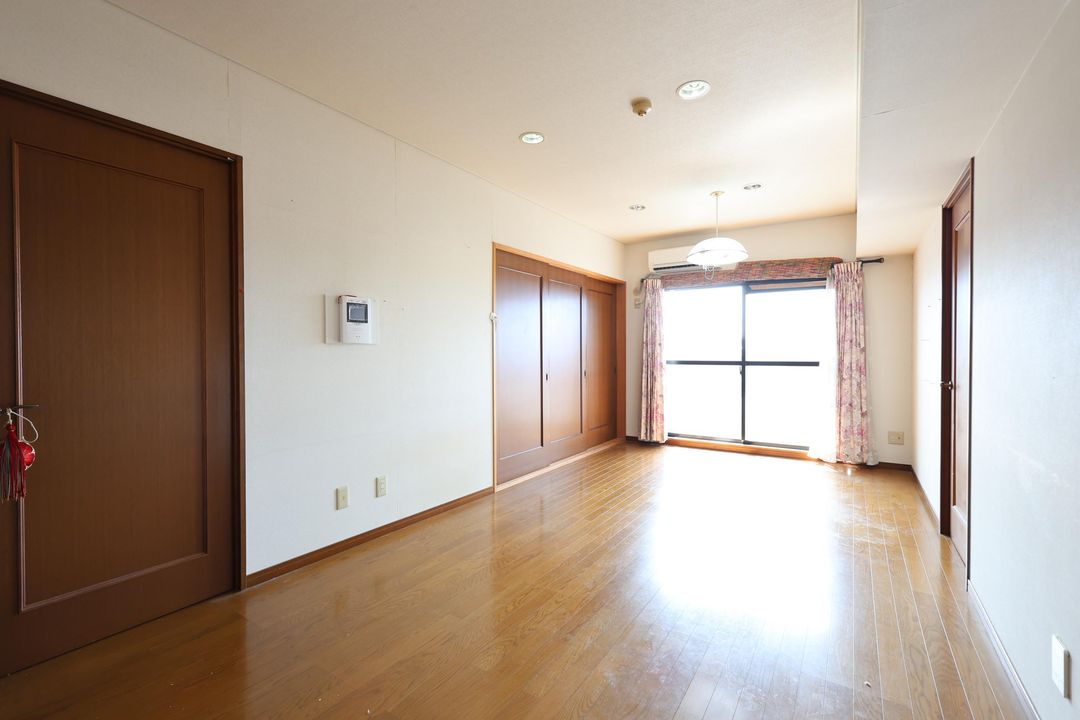 3LDK Corner Apartment in Sasebo with Balcony - Thumbnail 3