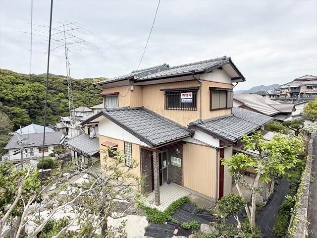 Renovated 5DK House in Quiet Nagasaki Residential Area - Thumbnail 3
