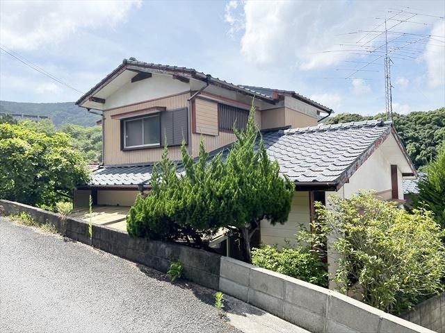 Renovated 5DK House in Quiet Nagasaki Residential Area - Thumbnail 2