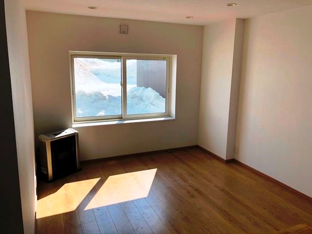 Renovated 2LDK Townhouse for Sale in Kutchan, Hokkaido - Thumbnail 3