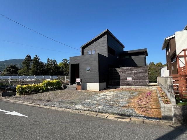4LDK Used House in Sasebo, Nagasaki - 135.38m² with Large Garden - Thumbnail 2