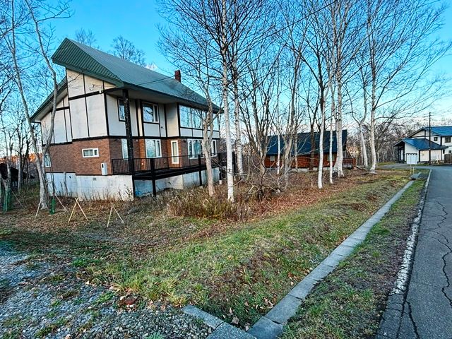 Oasis House for Sale in Niseko's Hanazono North Hills - Image 1