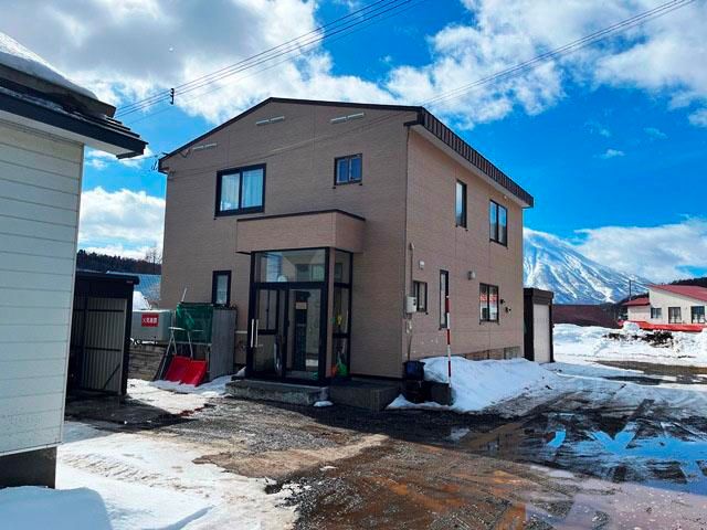 5SLDK House in Kimobetsu with Mount Yotei Views for Sale - Thumbnail 3