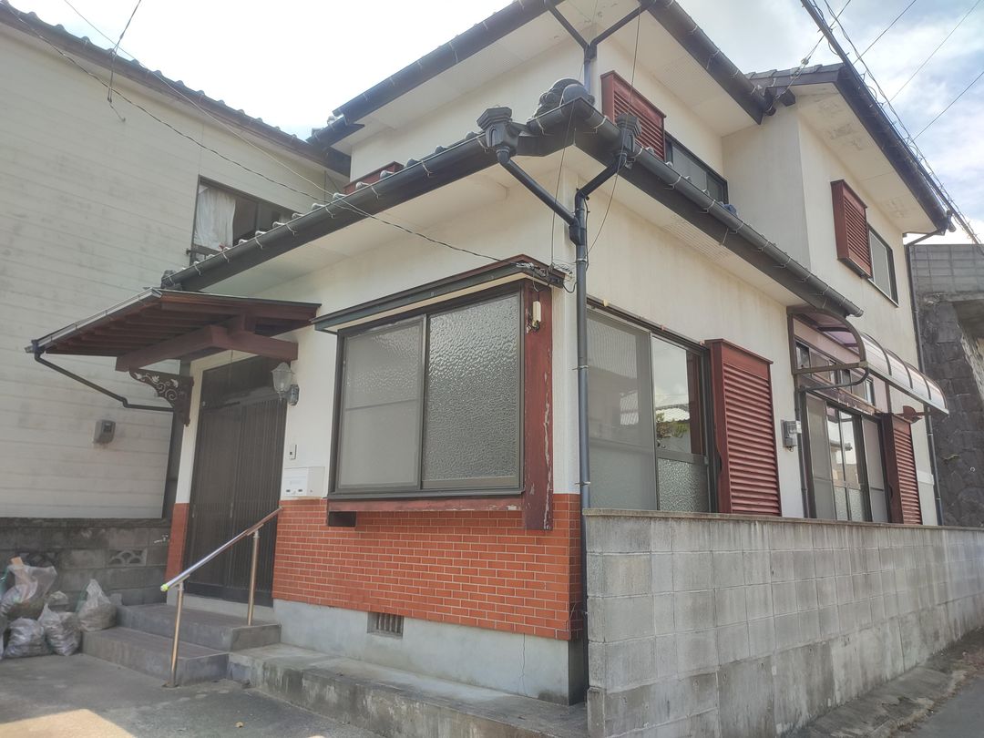 Retro-Modern House in Nagasaki with Recent Renovations - Thumbnail 2