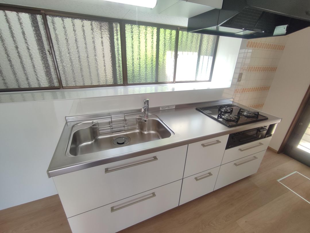 Retro-Modern House in Nagasaki with Recent Renovations - Thumbnail 3