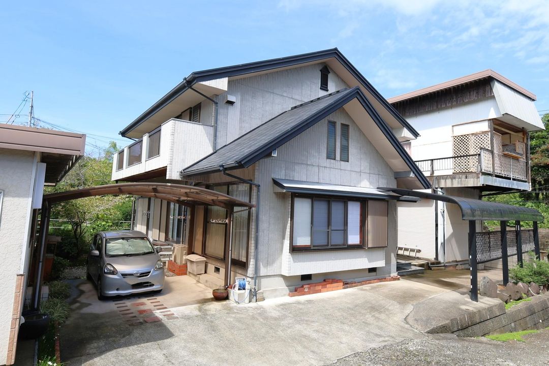 2-Story 4SLDK House in Sasebo with Multi-Generational Layout - Thumbnail 3