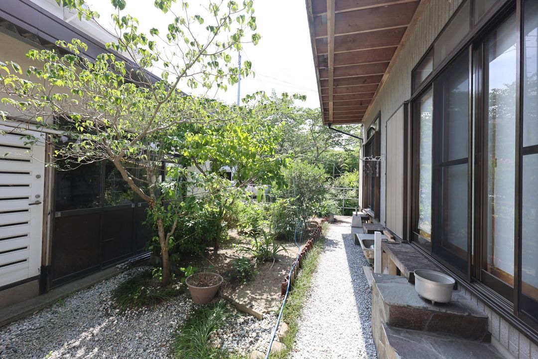 2-Story 4SLDK House in Sasebo with Multi-Generational Layout - Thumbnail 4