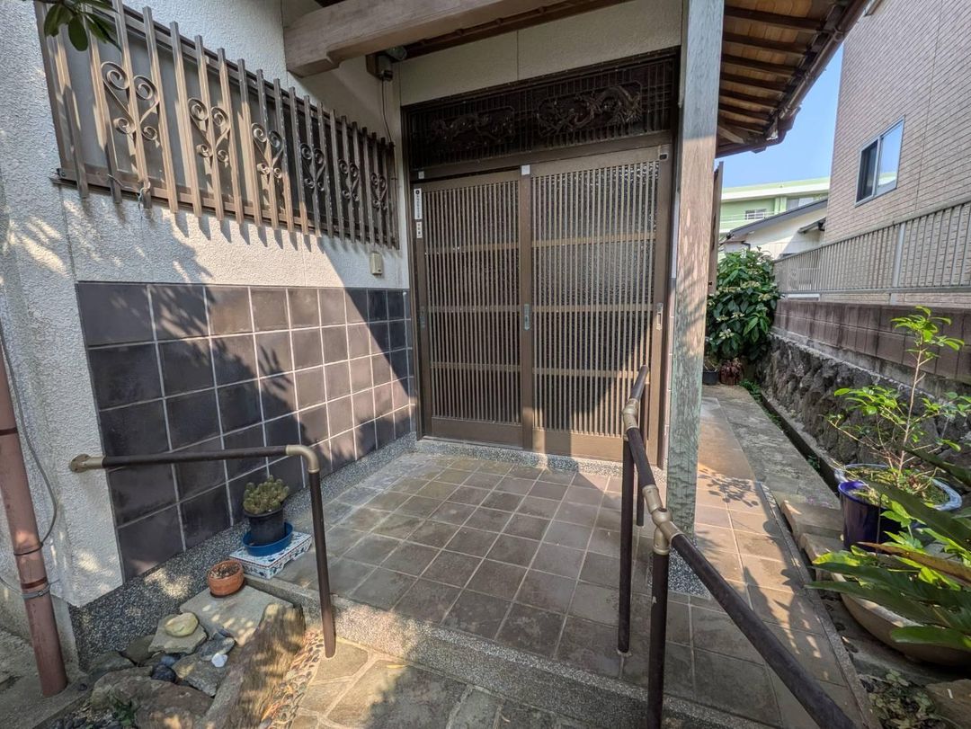 Spacious 6DK House in Nagasaki's Nameishi District - Thumbnail 2