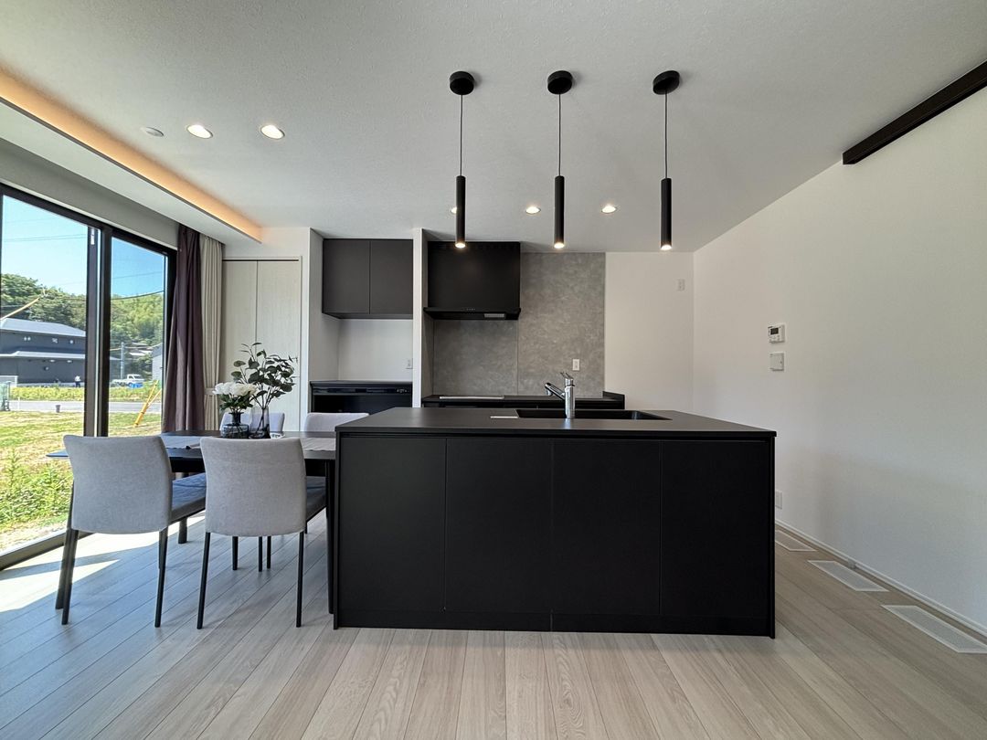 New 3LDK House in Sasebo, Nagasaki with Solar & Smart Features - Thumbnail 3