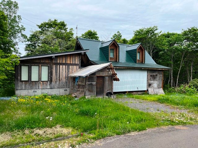 Luxury Log House for Sale in Niseko with Hot Spring Access - Thumbnail 3
