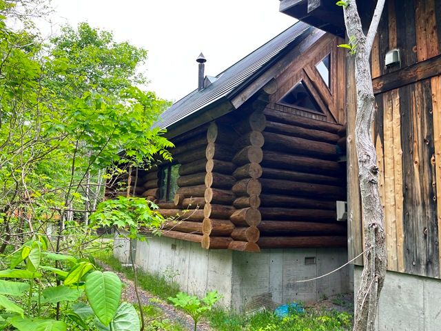 Luxury Log House for Sale in Niseko with Hot Spring Access - Thumbnail 2