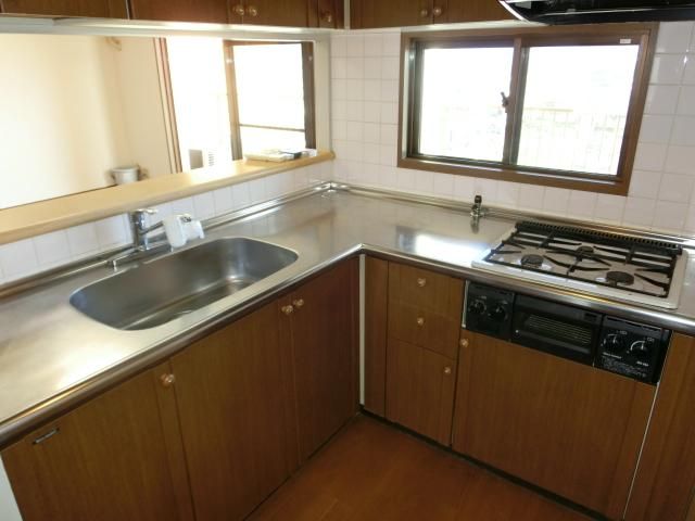 4LDK Apartment in Nagasaki with Balcony and Parking - Thumbnail 2