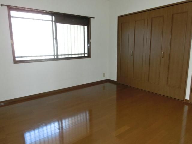 4LDK Apartment in Nagasaki with Balcony and Parking - Thumbnail 4