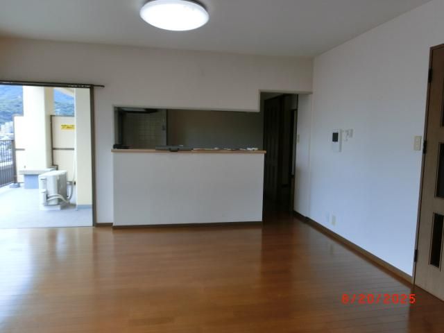 4LDK Apartment in Nagasaki with Balcony and Parking - Thumbnail 3