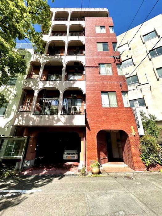 3LDK Top-Floor Apartment with 3-Sided Balcony in Nagasaki - Thumbnail 2