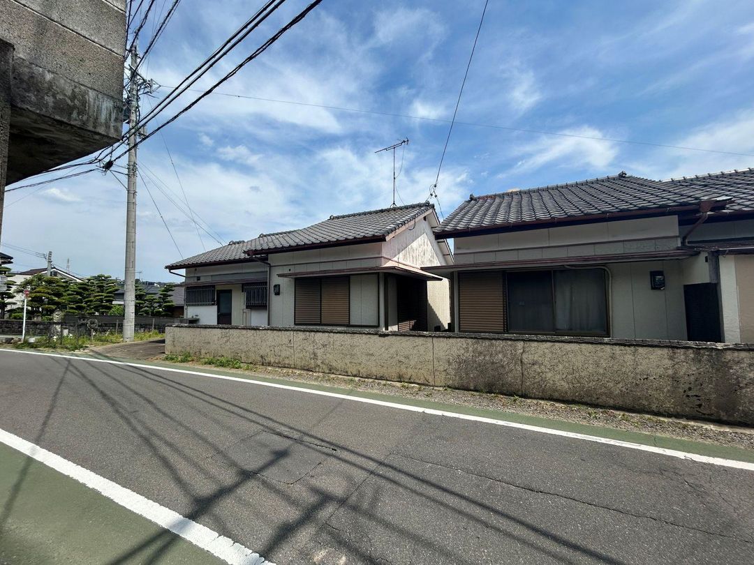 Ōmura City Apartment Building for Sale on Large Land Plot - Thumbnail 3