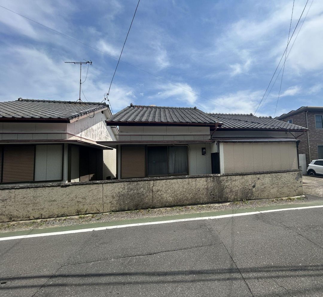 Ōmura City Apartment Building for Sale on Large Land Plot - Thumbnail 2