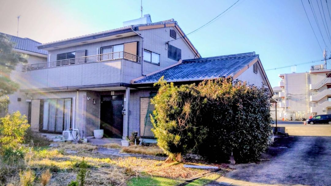 Bulk Sale: 3 RC & Steel Apartment Buildings (19 Units) in Omura - Thumbnail 2