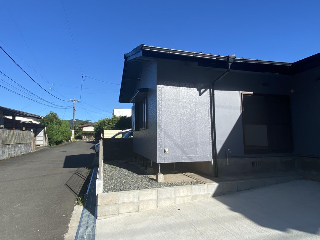 Renovated 3LDK House with 3-Car Parking in Nagasaki - Thumbnail 2
