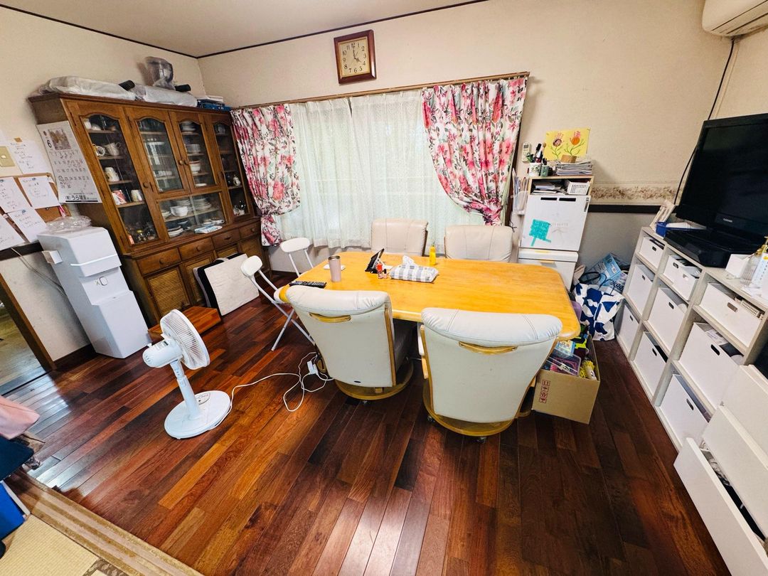 5-Bedroom Family Home in Nagasaki with Carport - Thumbnail 3