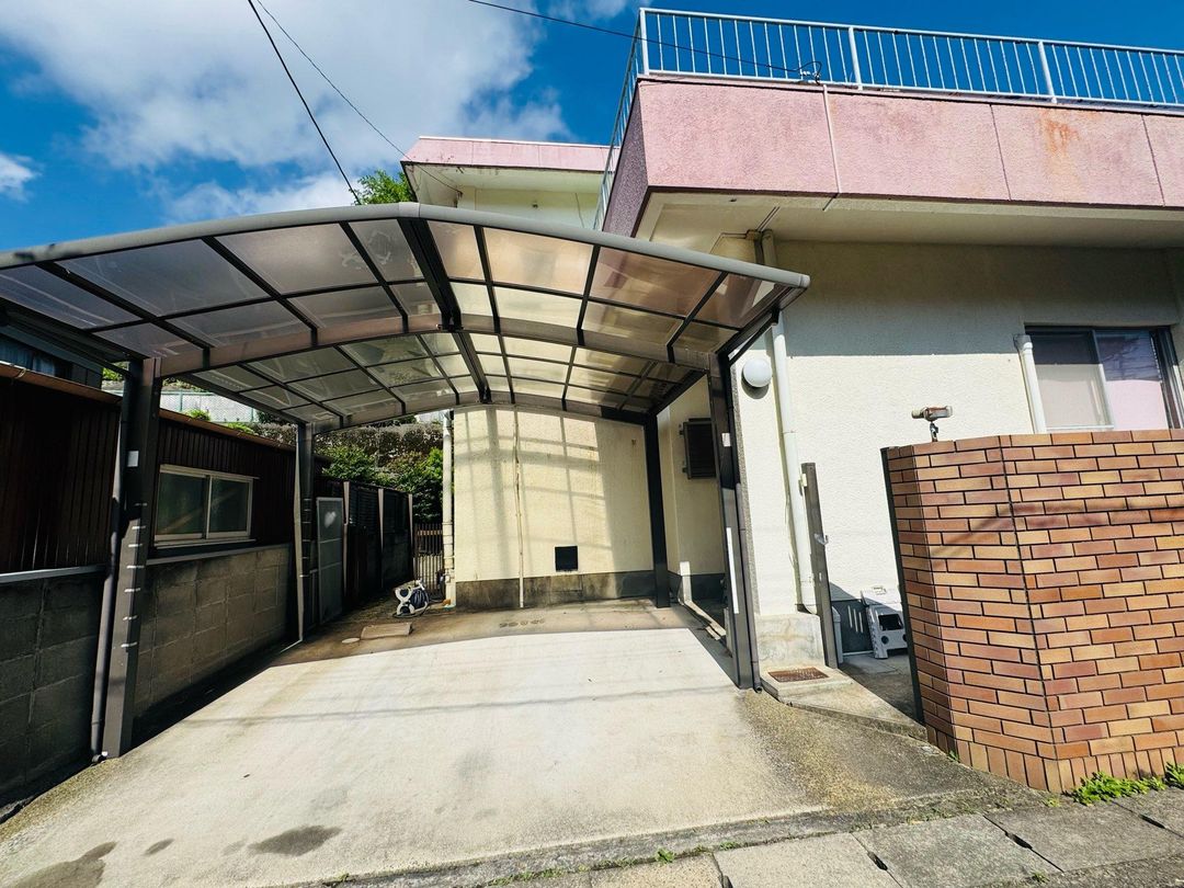 5-Bedroom Family Home in Nagasaki with Carport - Thumbnail 2