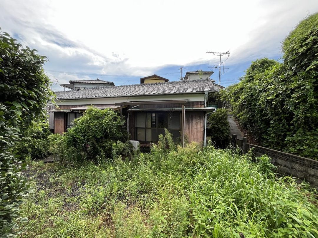 Land with Old House for Sale in Sasebo, Nagasaki - Image 1