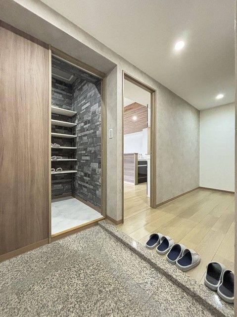 Renovated 3LDK Apartment in Hiroshima City 110.38sqm - Thumbnail 2