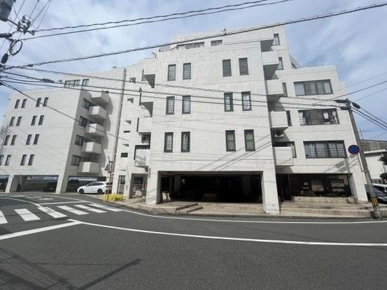 Renovated 2LDK Apartment in Hiroshima City, 64.91 sqm - Image 1