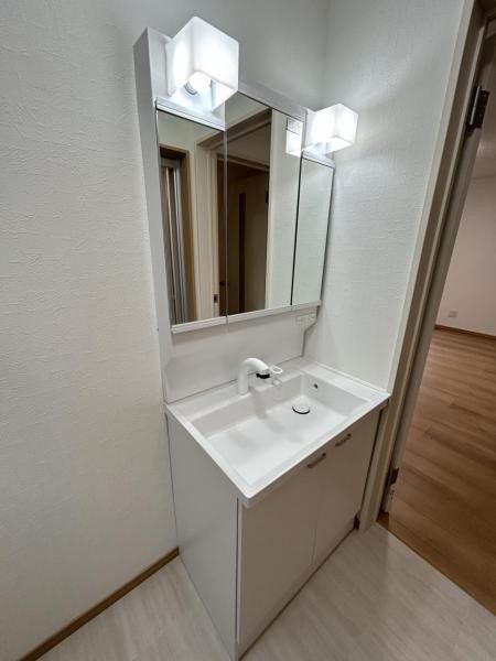 Renovated 4LDK House in Aomori City with 3 Parking Spaces - Thumbnail 3