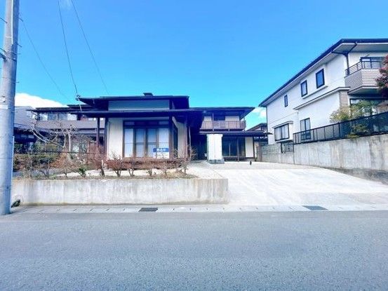 Renovated 5LDK House with 4-Car Parking in Yamagata City - Thumbnail 2