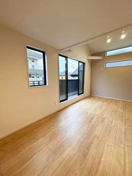 Modern 3LDK House in Kawaguchi with Built-in Garage - Thumbnail 3