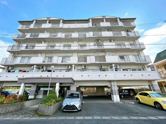 Renovated 3LDK Apartment Near Tokuriki Danchi-mae Station - Thumbnail 2