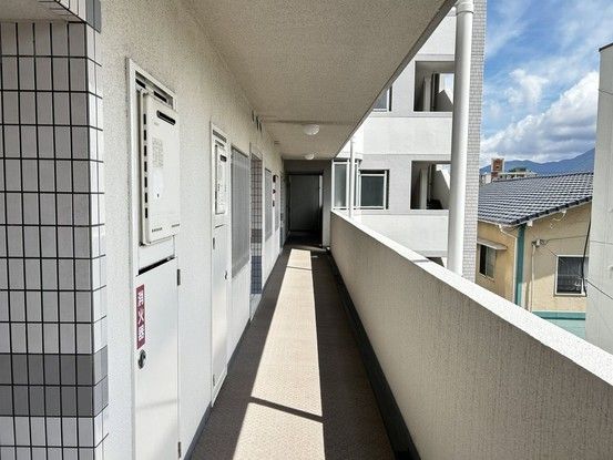 Renovated 3LDK Apartment Near Tokuriki Danchi-mae Station - Thumbnail 3
