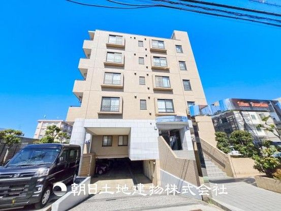 3LDK Renovated Apartment in Yokohama Kohoku Ward - Thumbnail 2