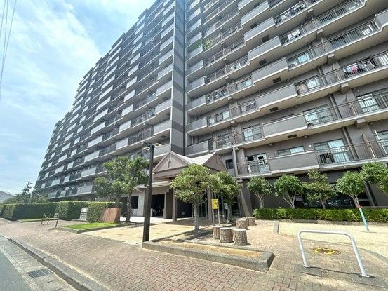Renovated 3LDK Apartment Near Tenryugawa Station, Hamamatsu - Thumbnail 3