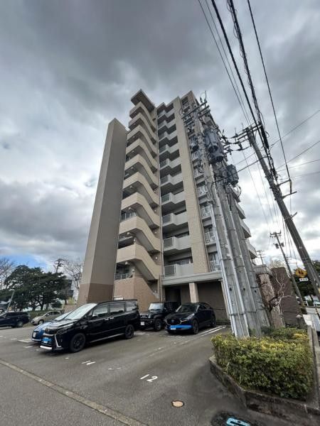 Renovated 4LDK Apartment for Sale in Kanazawa, Ishikawa - Thumbnail 2