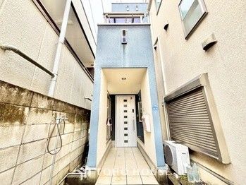 Detached House for Sale in Shinjuku, Tokyo - 2SLDK Near Shin-Ōkubo Station - Thumbnail 3