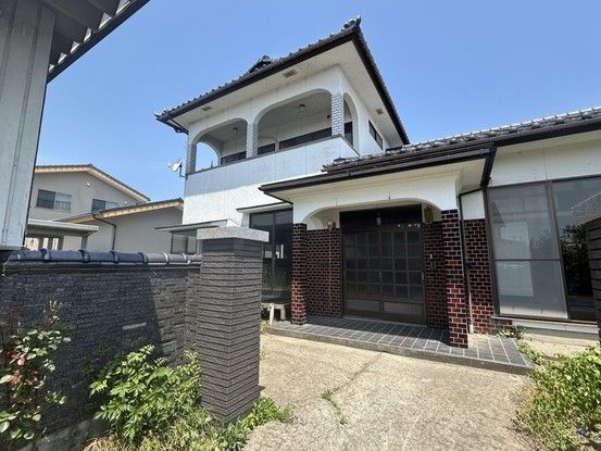 Renovated 5LDK House on Large Lot in Toyama City - Thumbnail 2