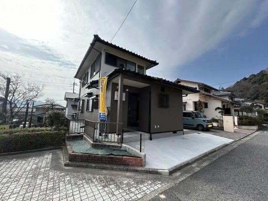 Renovated 4LDK House for Sale in Hatsukaichi, Hiroshima - Image 1