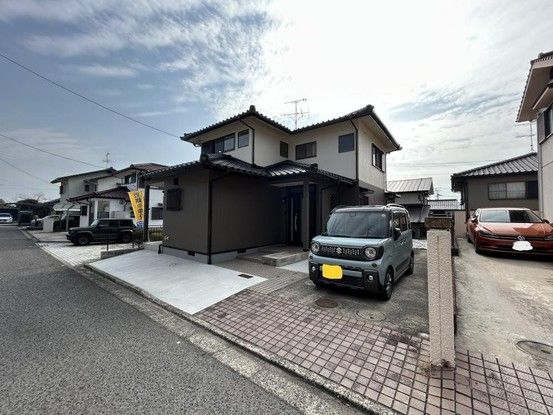 Renovated 4LDK House for Sale in Hatsukaichi, Hiroshima - Thumbnail 2