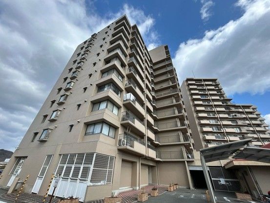 Renovated 4LDK Apartment in Kobe, Hyogo - 100.84 sqm - Thumbnail 2