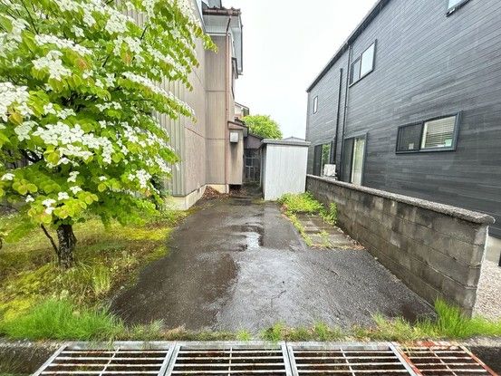 Renovated 3LDK House for Sale in Toyama City with Large Lot - Thumbnail 3