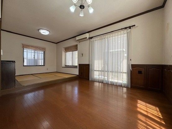 5LDK House for Sale in Higashihiroshima near Nishi-Takaya Station - Thumbnail 3