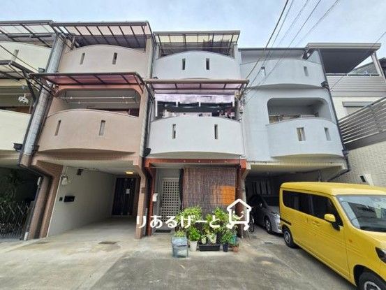 5LDK Detached House for Sale in Joto Ward, Osaka - Thumbnail 2