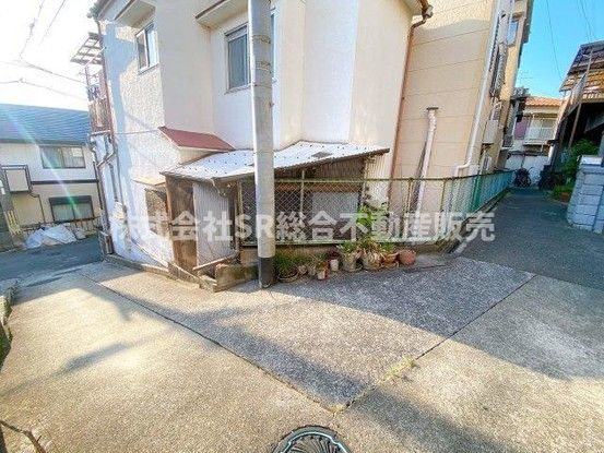 2LDK Terrace House for Sale in Higashiosaka, Osaka - Thumbnail 2
